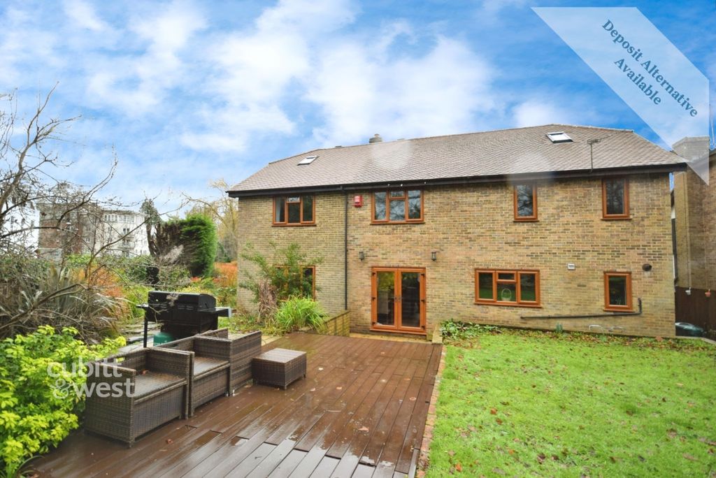 Additional image 25 of 6 bed detached house to rentCrawley Lane, Crawley RH10