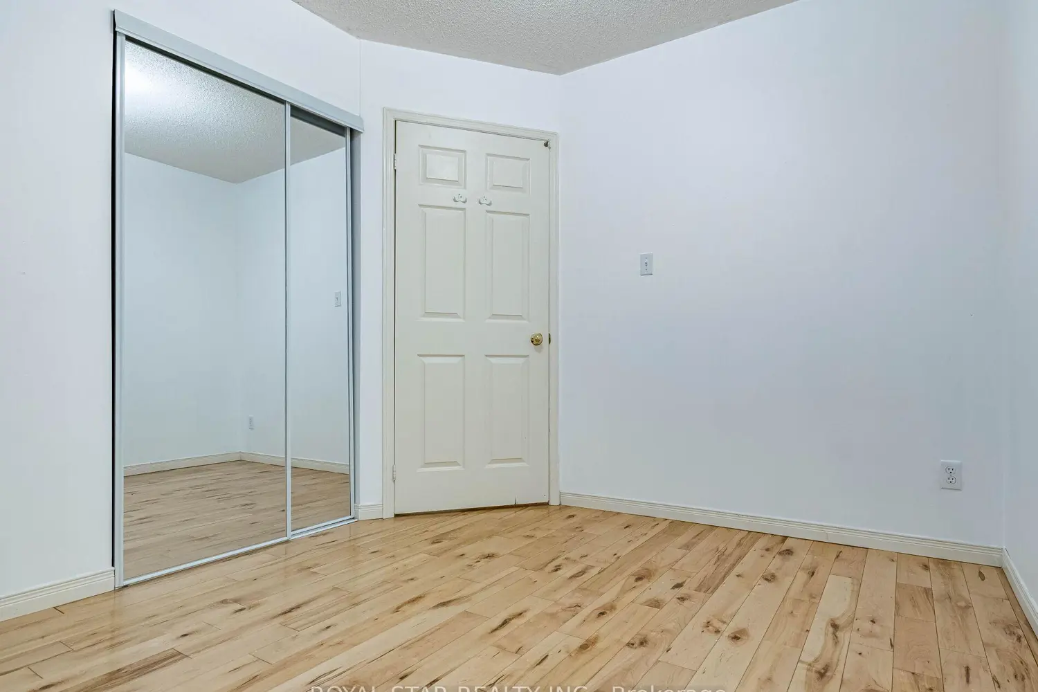 Additional image 15 of 18 Woodside Square