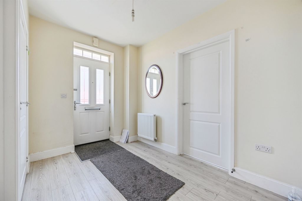 Additional image 4 of 5 bed property to rentDewberry Court, Derby DE24