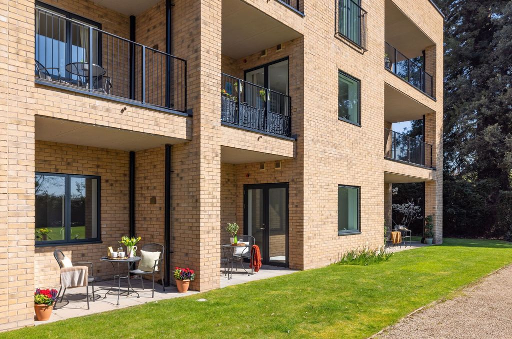 1 bed flat to rentMount Battenhall Retirement Village, Battenhall Avenue, Worcester, Worcestershire WR5