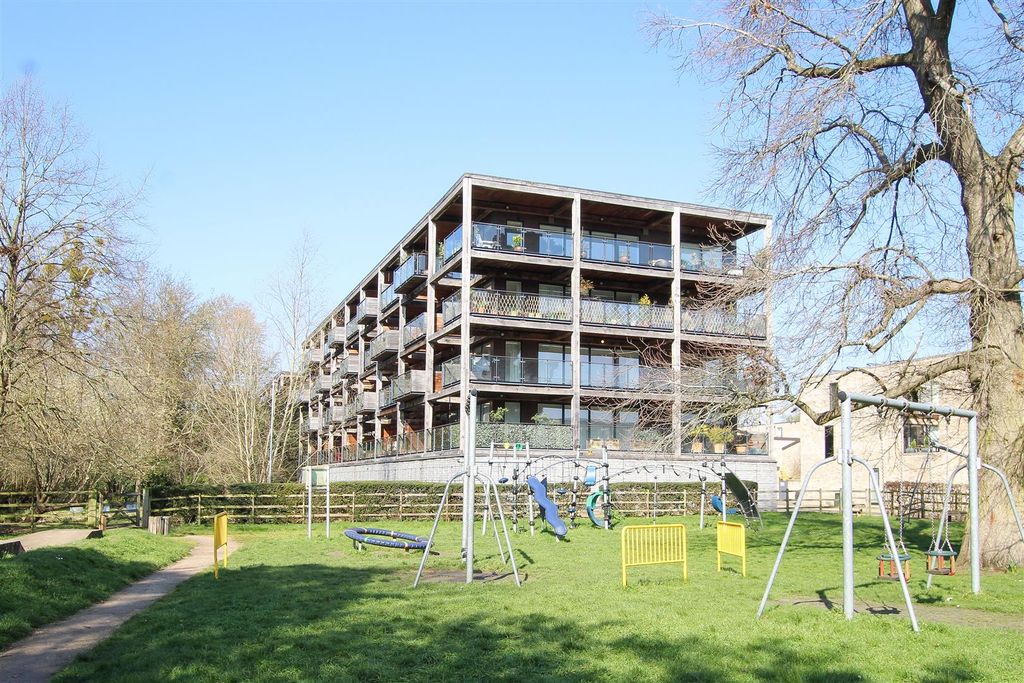 Additional image 11 of 2 bed flat to rentThe Copper Building, Kingfisher Way, Cambridge CB2