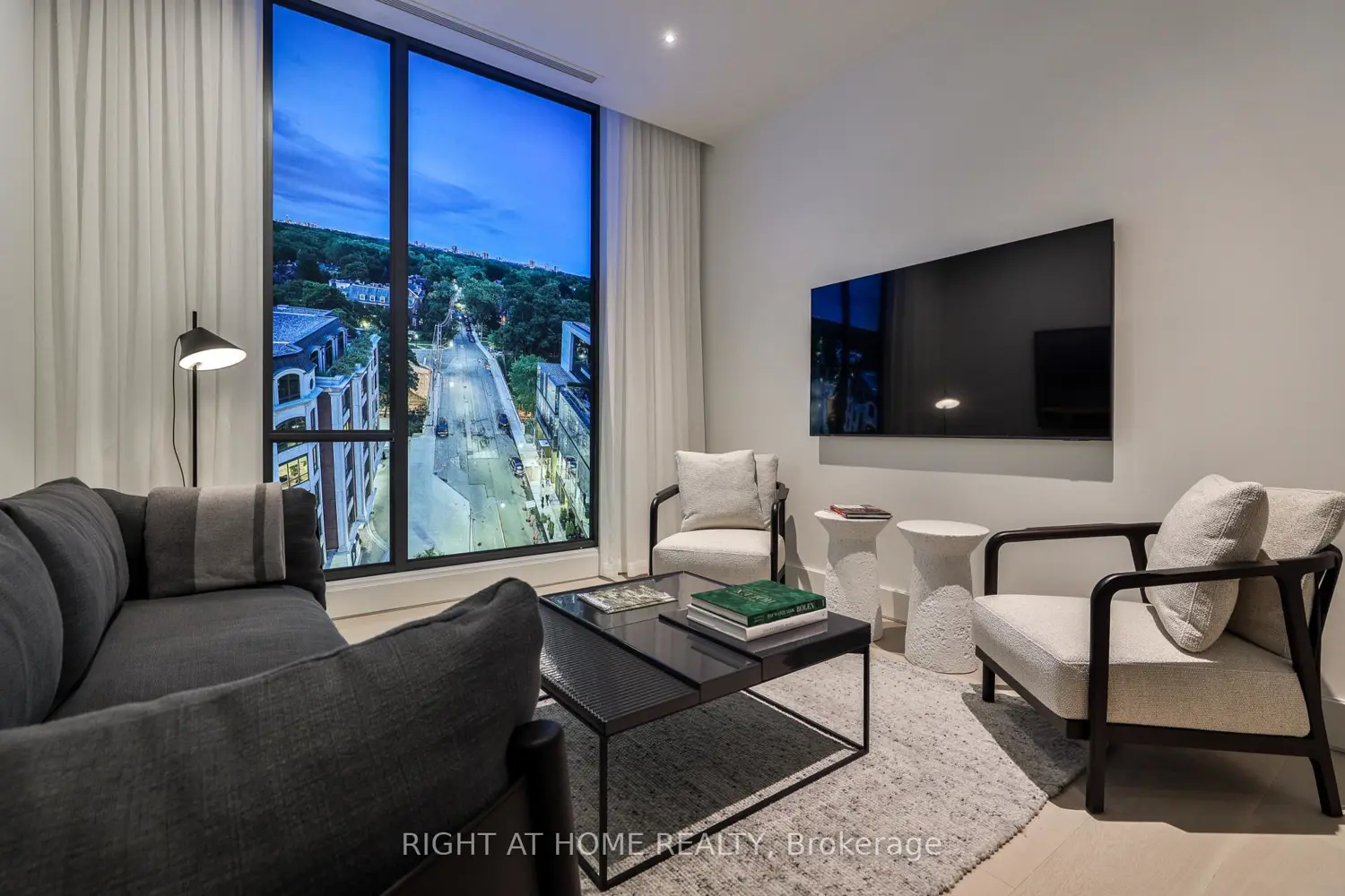 Additional image 15 of 1 Roxborough Street 403