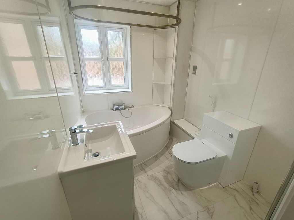 Additional image 7 of 4 bed detached house to rentThe Woodlands, Stafford ST17
