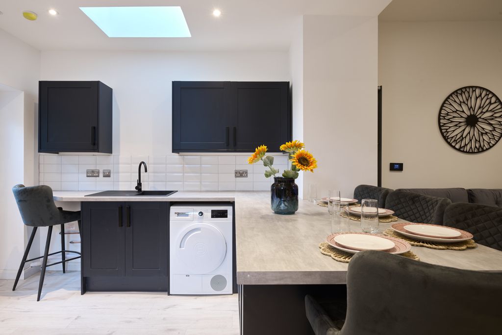 6 bed shared accommodation to rentRichardson Street, Swansea SA1 photo 4