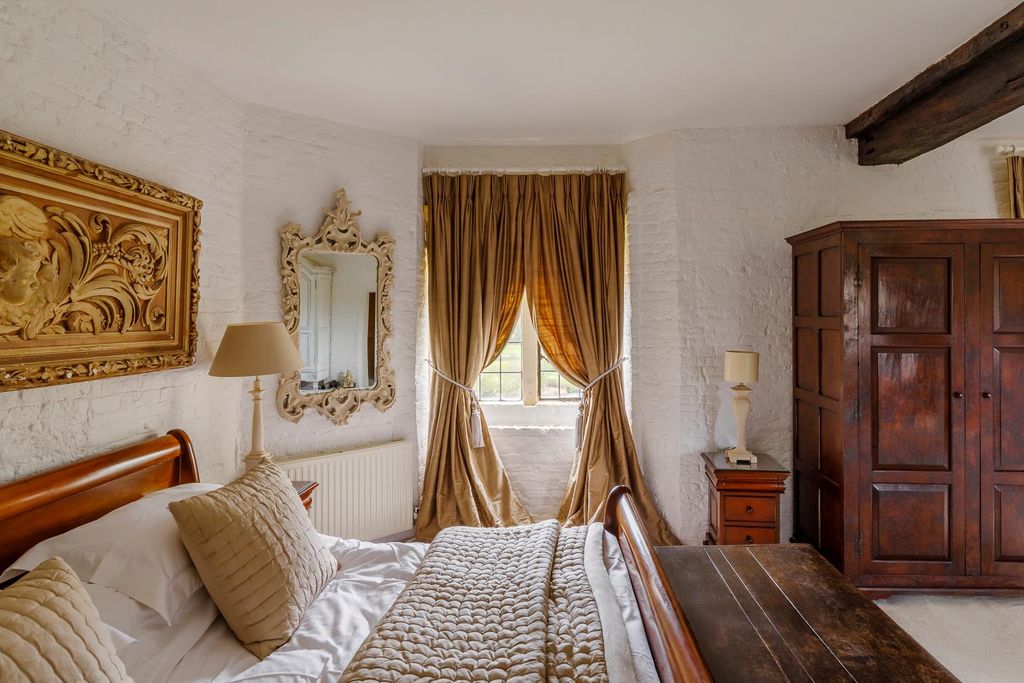 Additional image 4 of 6 bed detached house to rentPelhams Walk, Esher, Surrey KT10