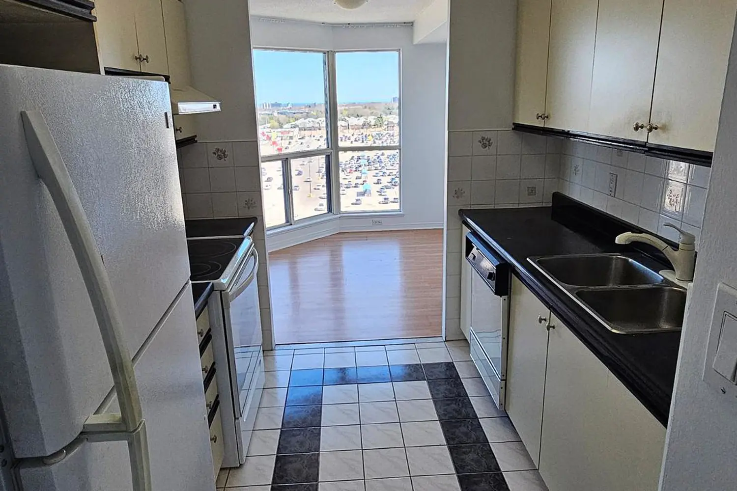 Additional image 14 of 2155 Burnhamthorpe Road 1103