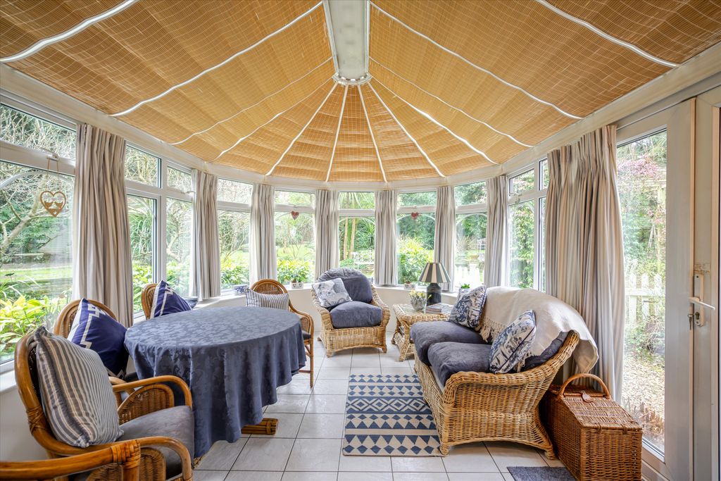 Additional image 4 of 6 bed detached house to rentKennel Avenue, Ascot, Berkshire SL5