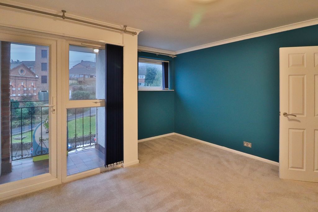 Additional image 3 of 2 bed flat to rentFlat 4, 2nd Floor Flat, Express Buildings, 2A Howsell Road, Malvern WR14