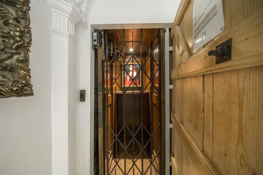 Additional image 35 of 6 bed detached house to rentPelhams Walk, Esher KT10