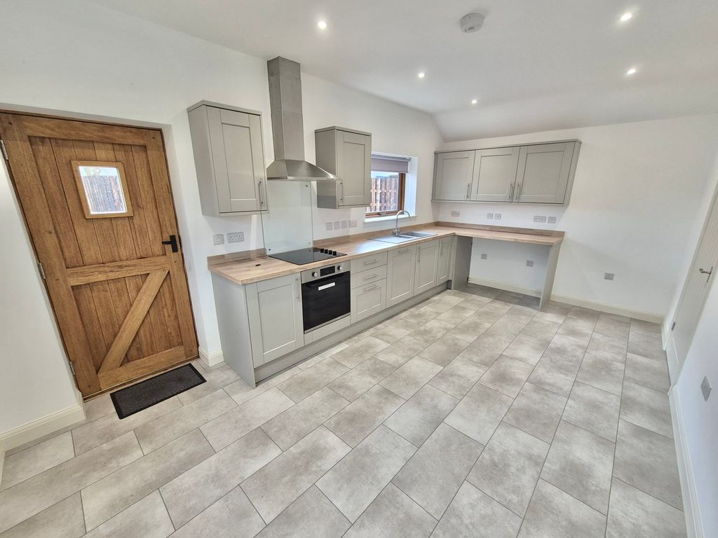 2 bed barn conversion to rentWeston-Under Redcastle, Shrewsbury SY4 photo 3