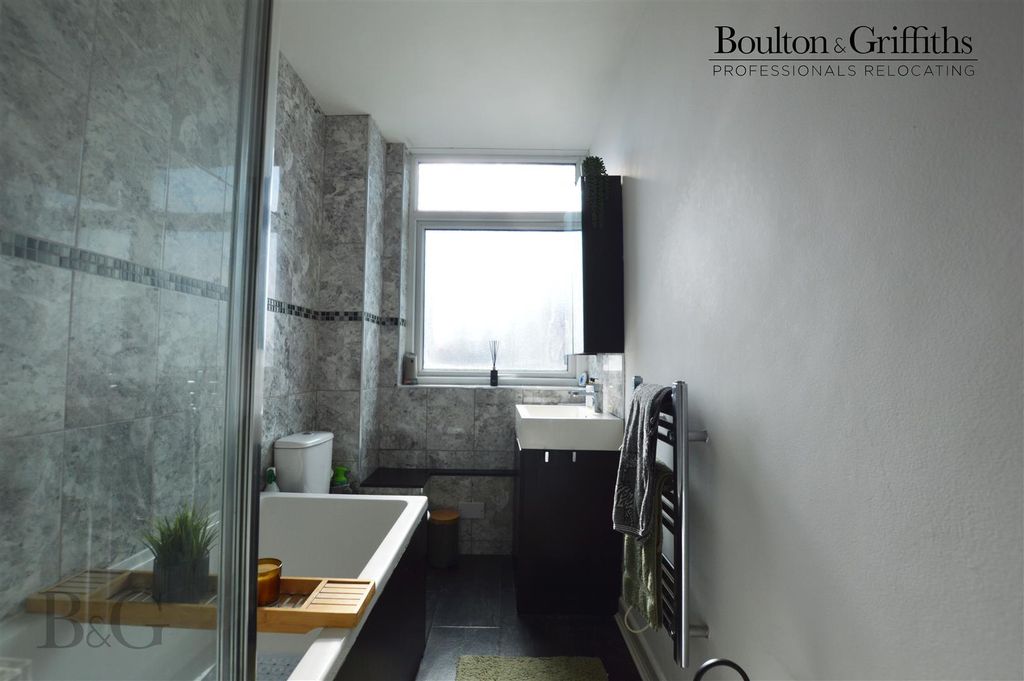 Additional image 9 of 2 bed flat to rentRowan House, Bridge Street, Penarth CF64