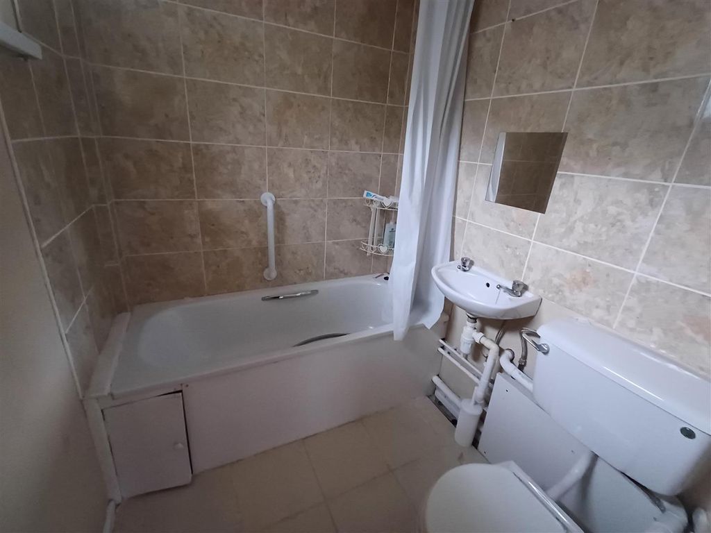 Additional image 4 of 2 bed flat to rentMaes-Y-Felin, Bridgend CF31