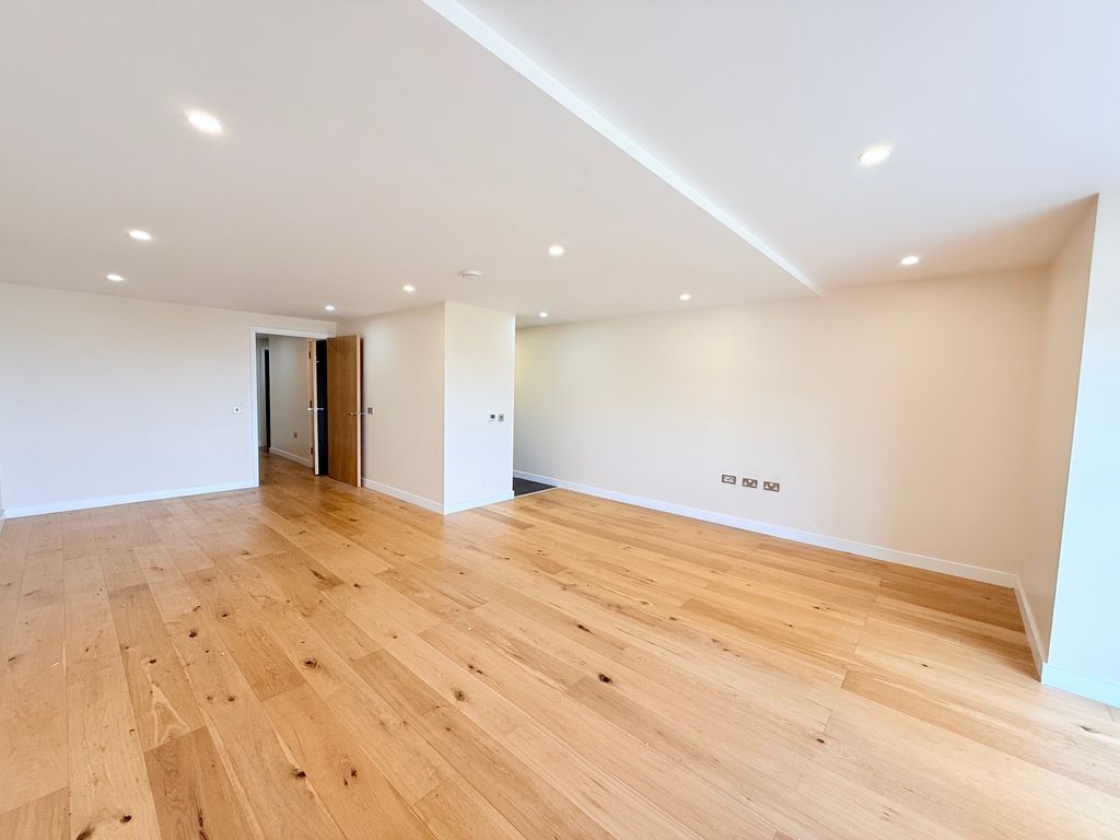 Additional image 2 of 2 bed flat to rentThe Crescent, Newquay TR7