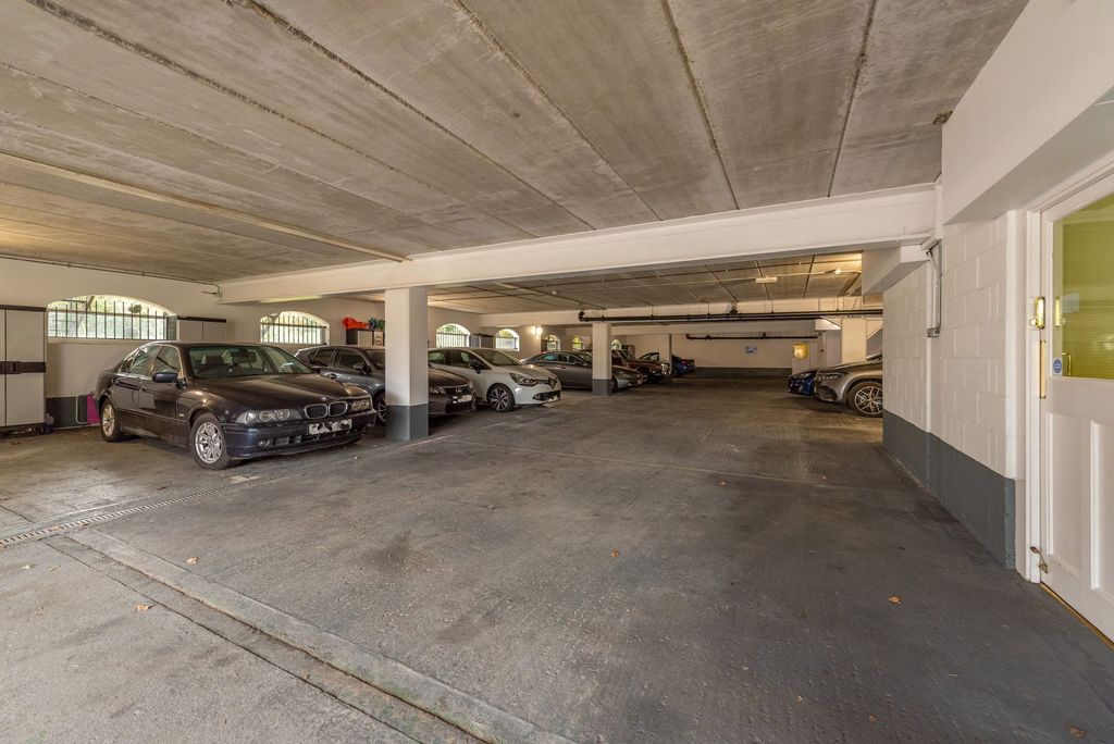 Additional image 9 of 2 bed flat to rentAgincourt, Ascot SL5