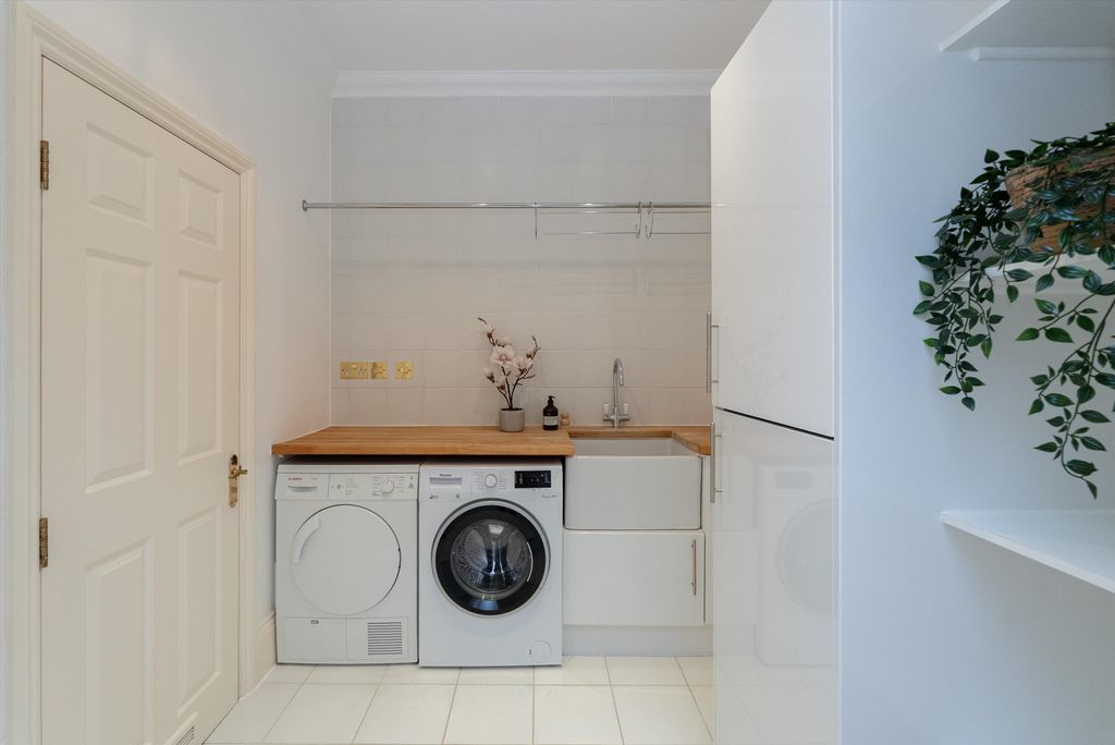 Additional image 18 of 3 bed flat to rentOckham Lane, Cobham, Surrey KT11