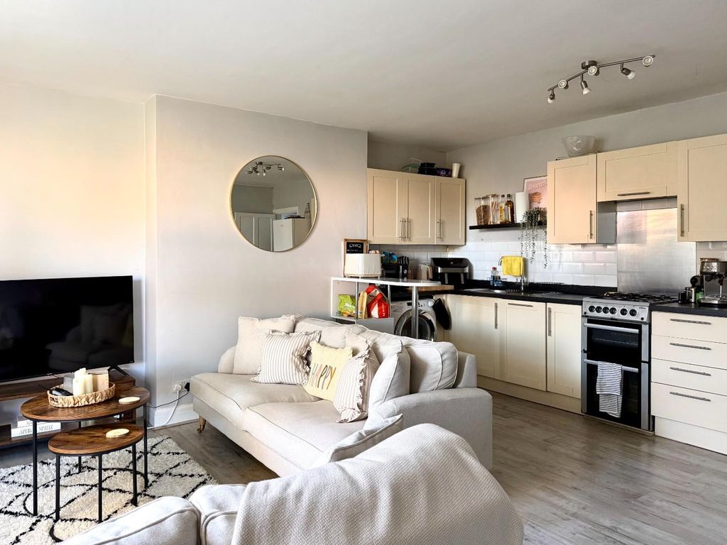 Additional image 5 of 2 bed flat to rentRosebery Place, Penarth CF64