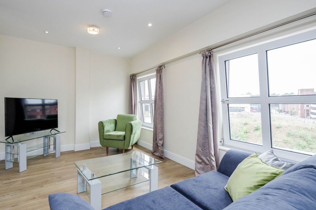 Additional image 18 of 2 bed flat to rentQueen Street, Maidenhead SL6