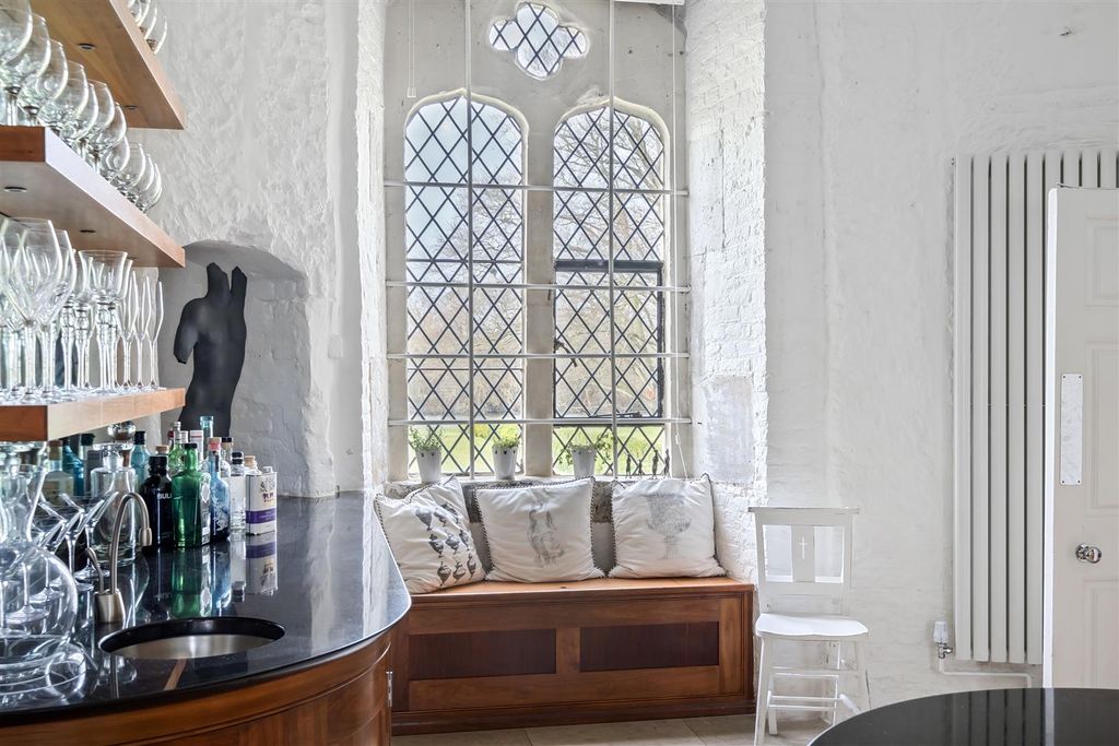 Additional image 12 of 6 bed detached house to rentPelhams Walk, Esher KT10
