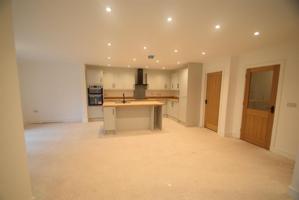 Additional image 5 of 5 bed detached house to rentShrewsbury Road, Edgmond, Newport TF10