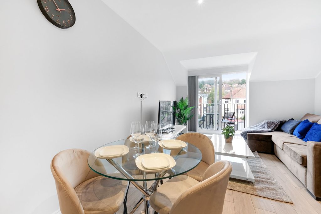 Additional image 9 of 2 bed flat to rentWest Wycombe Road, High Wycombe HP12