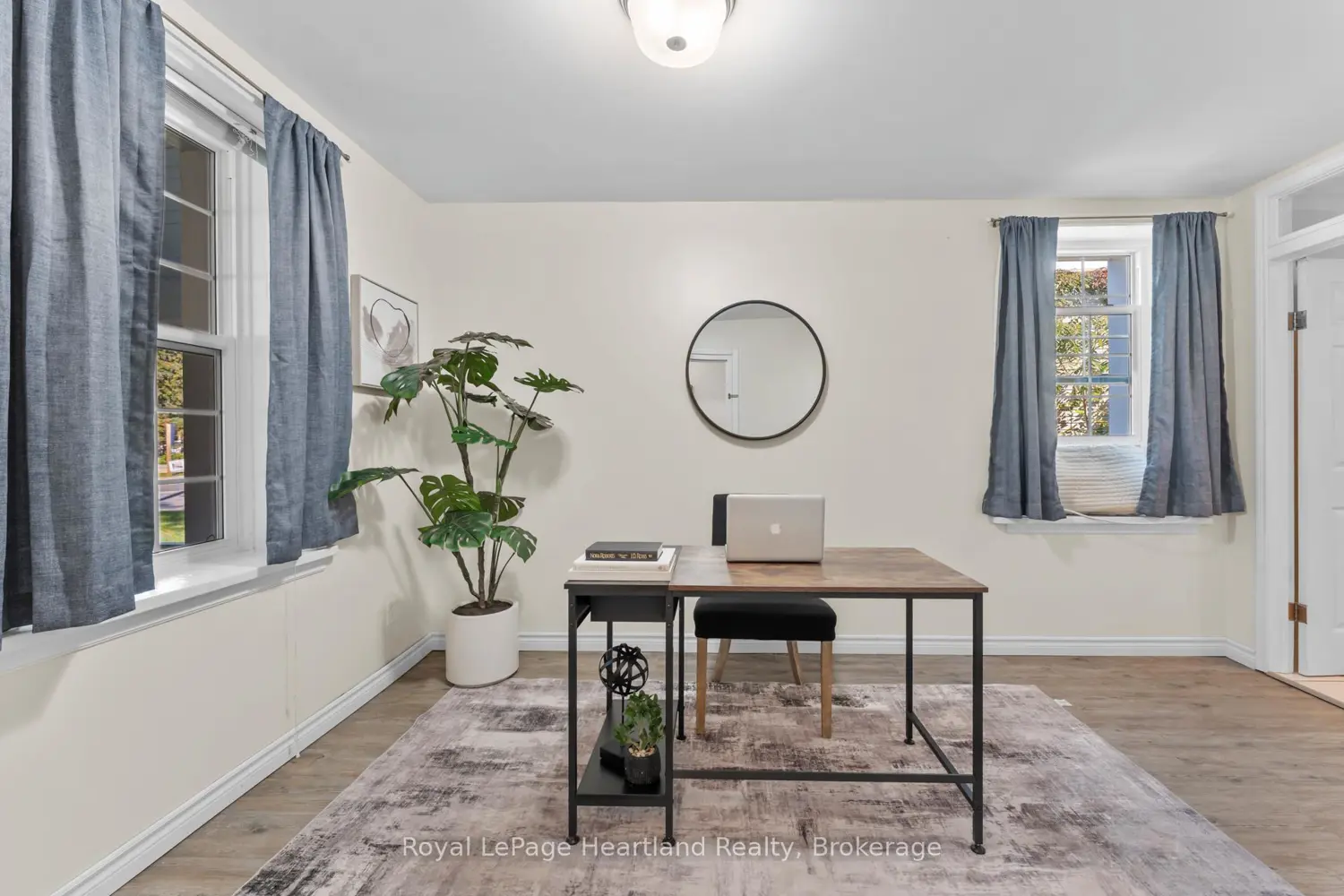 Additional image 4 of 5 The Square