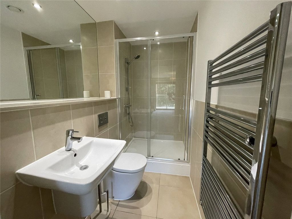 Additional image 7 of 2 bed flat to rentRacecourse Road, Newbury, Berkshire RG14