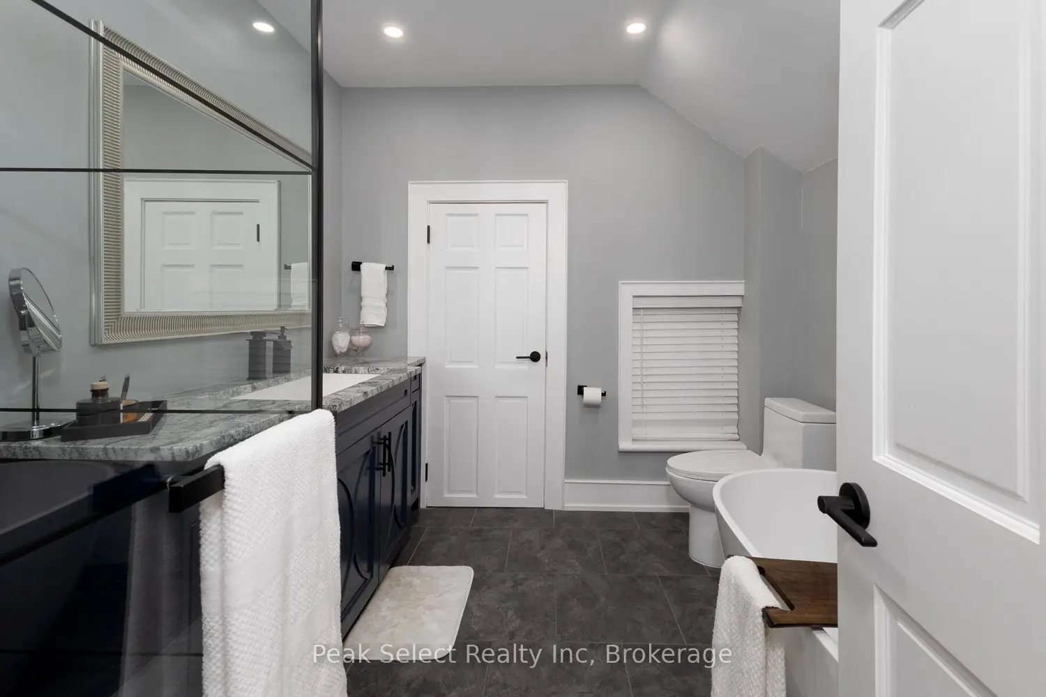 Additional image 10 of 382 Queen Street