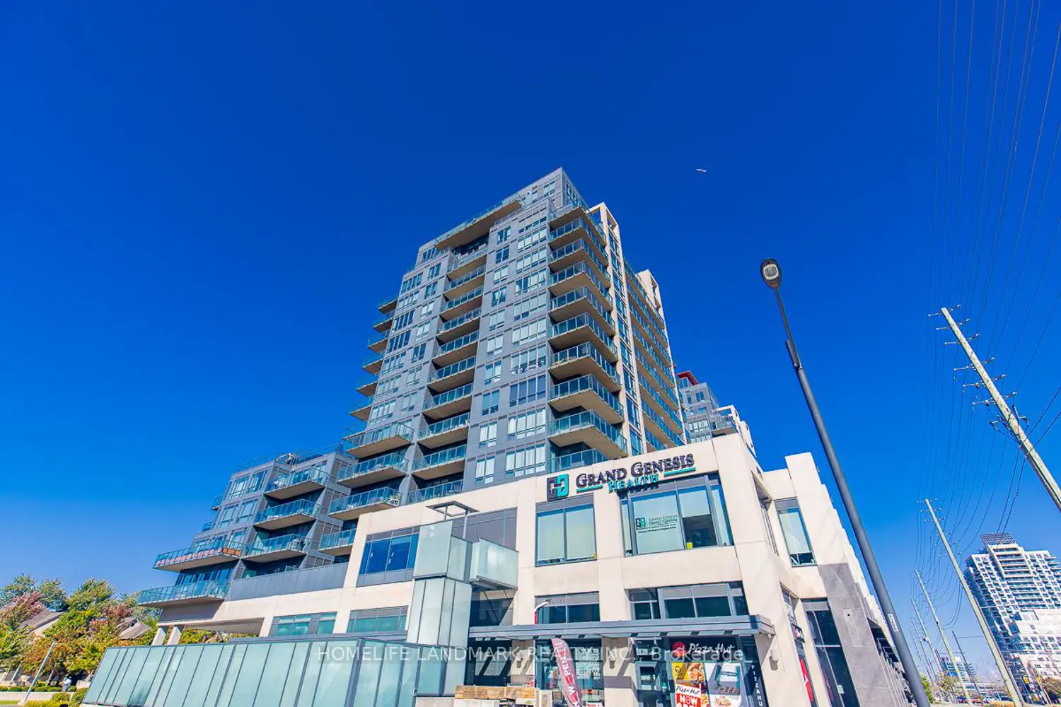 9088 Yonge Street photo 3