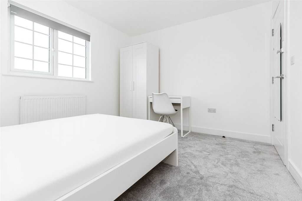 Additional image 16 of 7 bed semi-detached house to rentGayner Road, Horfield, Bristol, Bristol BS7