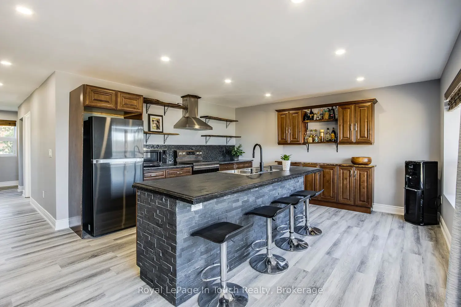 Additional image 3 of 142 Duck Bay Road