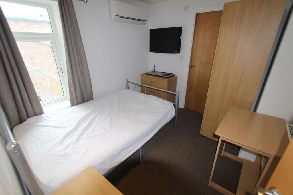 Additional image 3 of 4 bed flat to rentEcclesall Road, Sheffield S11