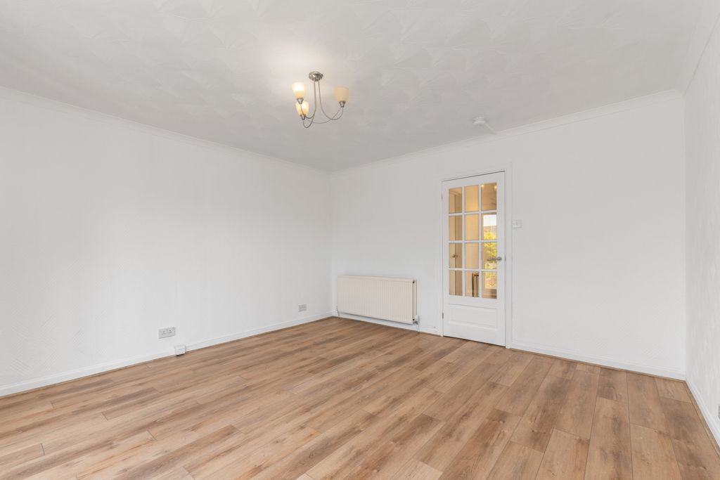 2 bed flat to rentLoch Maree Way, Whitburn EH47 photo 4