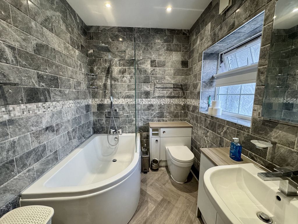 Additional image 4 of 8 bed terraced house to rentDunstable Road, Bedfordshire LU4