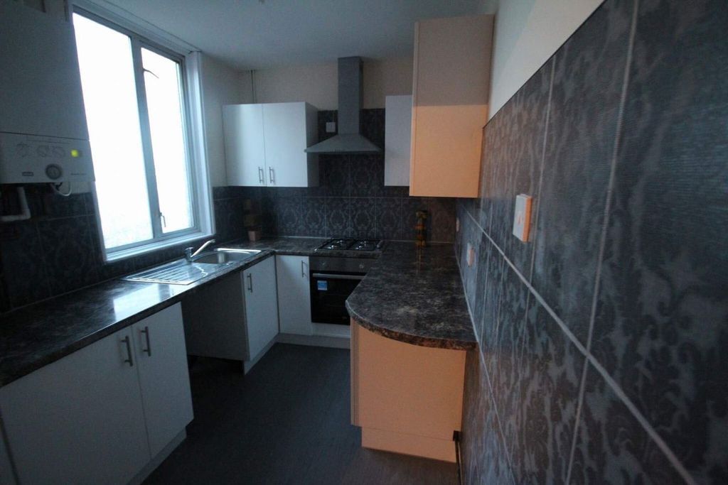 Additional image 5 of 3 bed semi-detached house to rentSherwood Road, Luton LU4