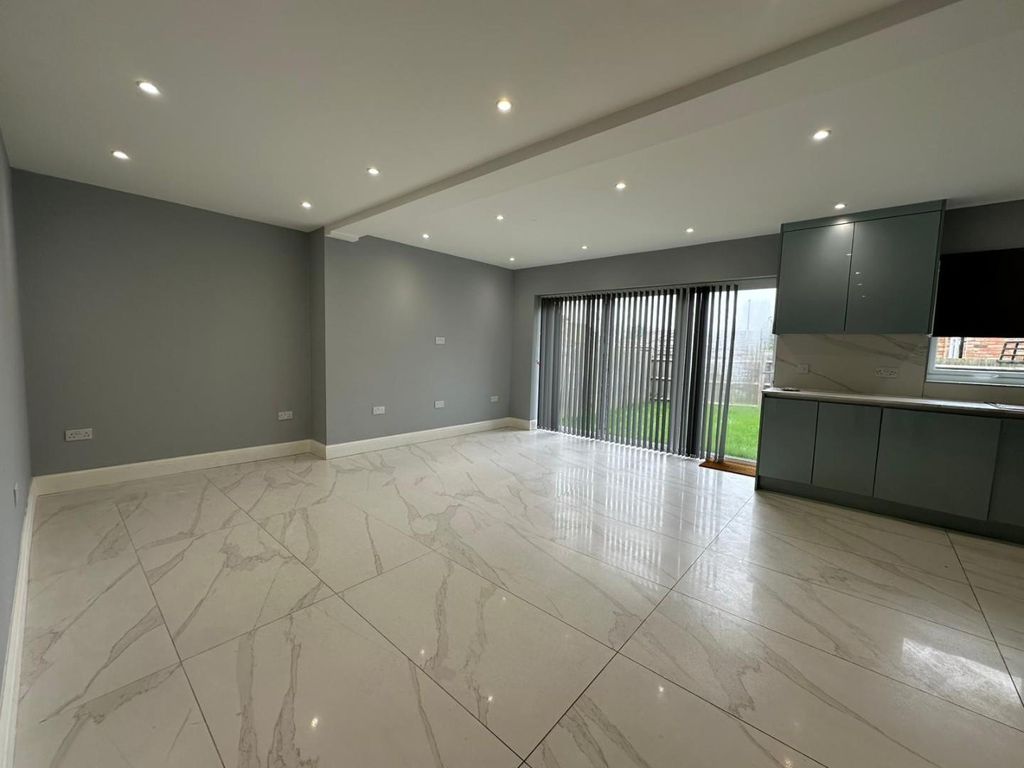 Additional image 5 of 8 bed property to rentRockley Road, Luton LU1