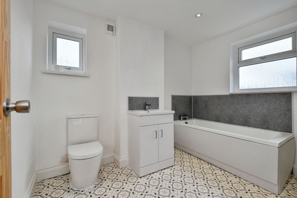 Additional image 4 of 3 bed property to rentGron Road, Ammanford SA18