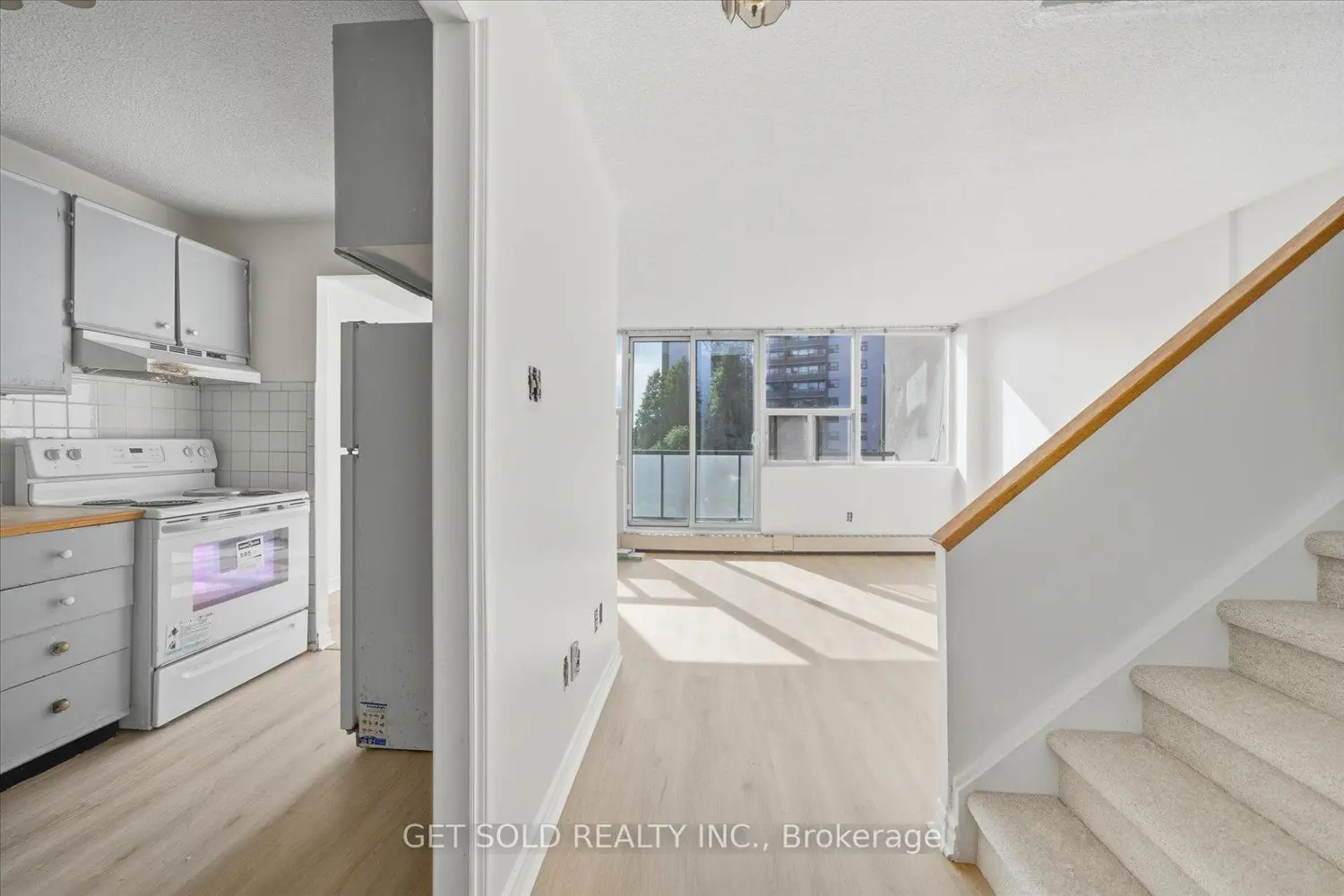 Additional image 2 of 2121 Roche Court 301