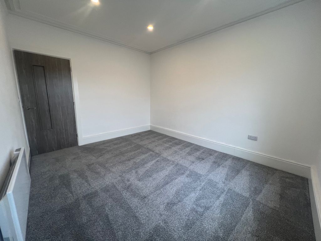 Additional image 3 of 3 bed property to rentCollege Street, Ammanford SA18