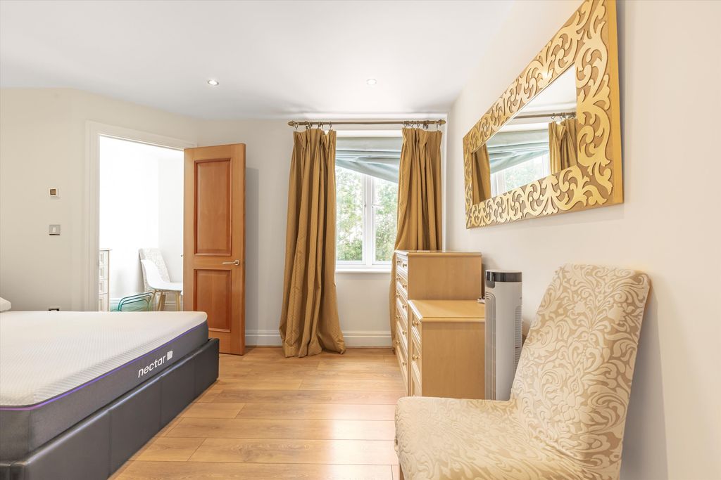 Additional image 9 of 3 bed flat to rentStrand Drive, Richmond TW9