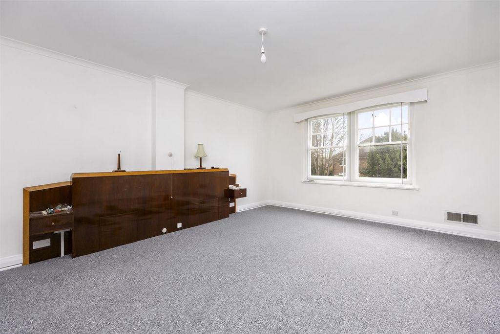 Additional image 14 of 4 bed detached house to rentBeccles Road, Worthing BN11