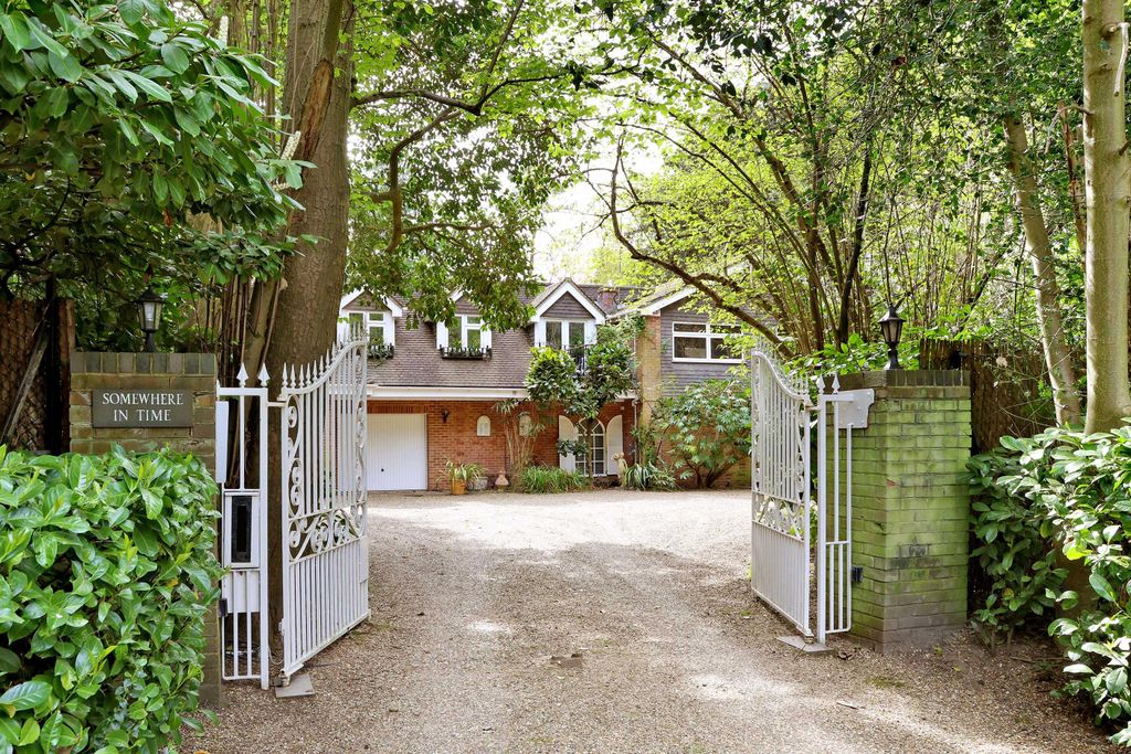 Additional image 20 of 6 bed detached house to rentKennel Avenue, Ascot, Berkshire SL5