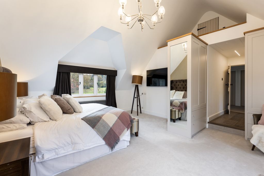 Additional image 3 of 5 bed detached house to rentQuernsmuir Cottage, Surrey GU10