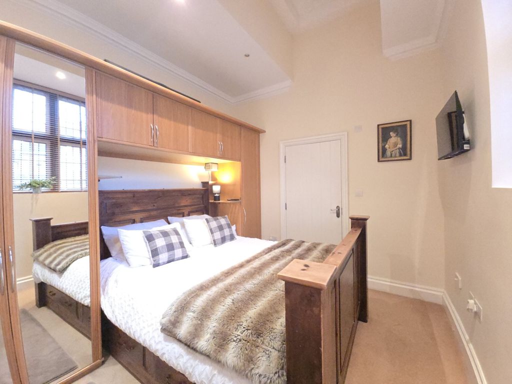 Additional image 8 of 2 bed flat to rentConvent Court, Windsor SL4
