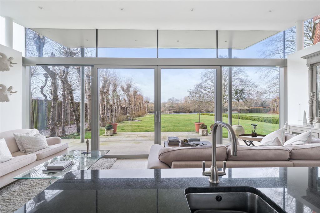 Additional image 21 of 6 bed detached house to rentPelhams Walk, Esher KT10