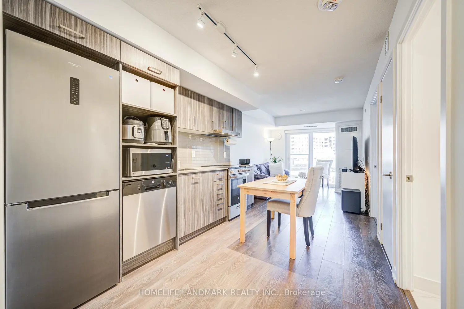 Additional image 6 of 219 Dundas Street 609