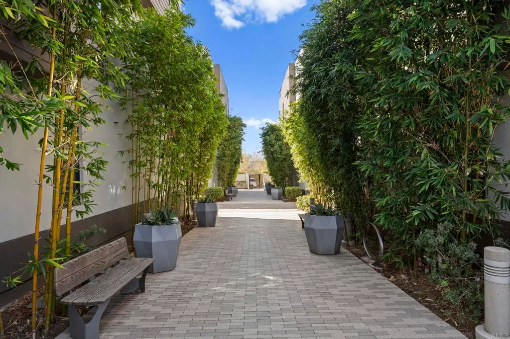 Additional image 92 of 2563 State Street, Carlsbad, CA 92008