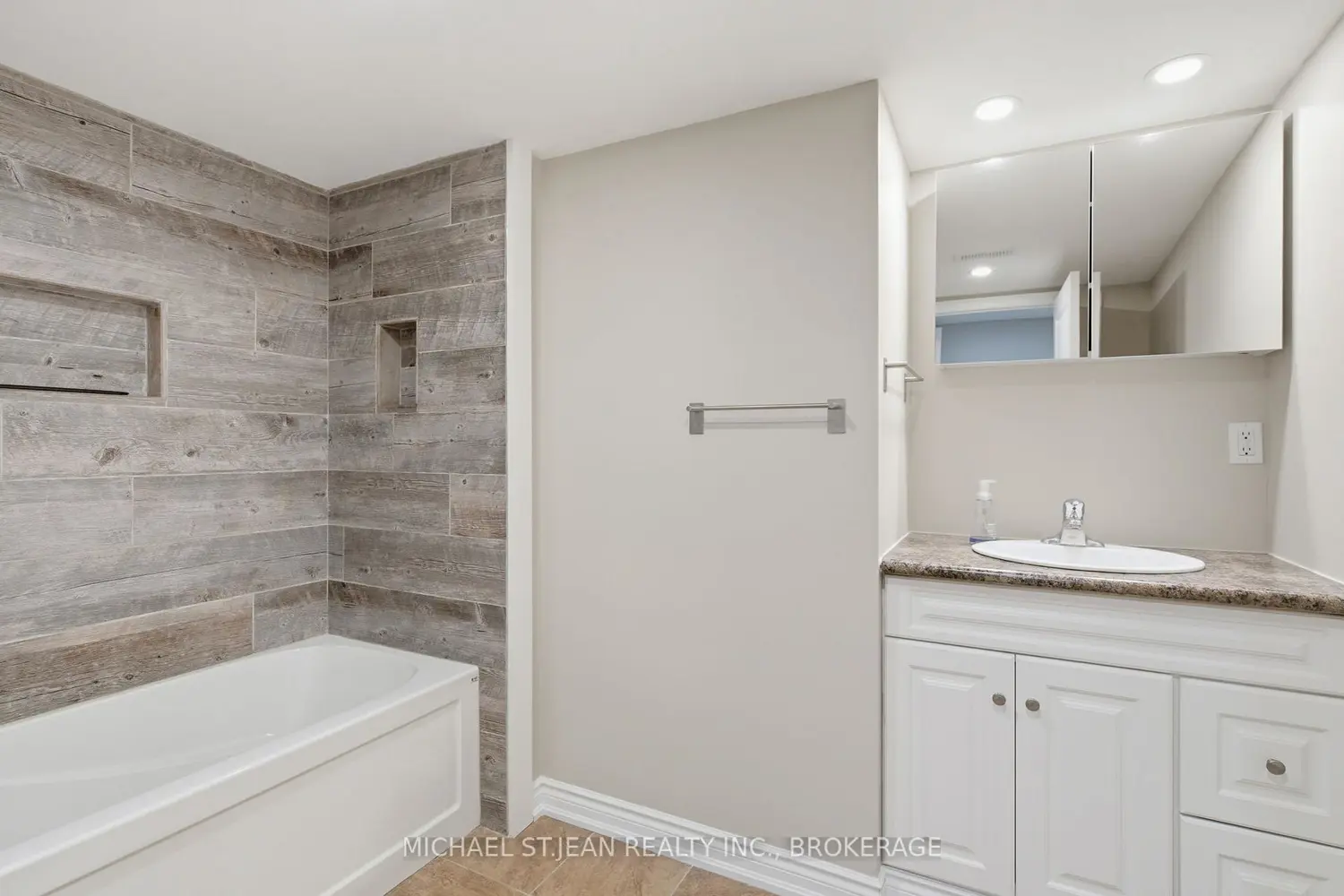 Additional image 3 of 29 Lakeview Lane