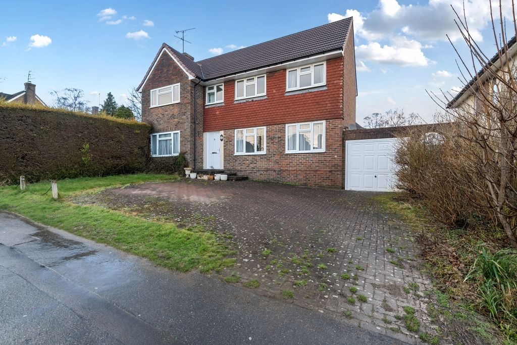 4 bed detached house to rentHarlands Road, Haywards Heath RH16