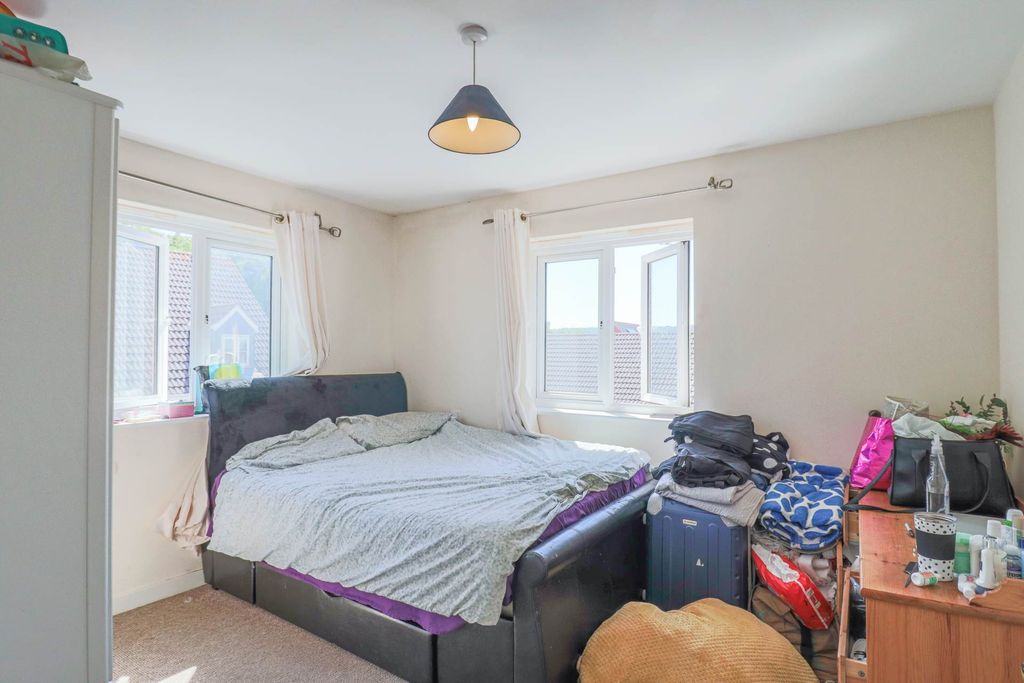 2 bed flat to rentMacfarlane Chase, Weston-Super-Mare BS23 photo 4