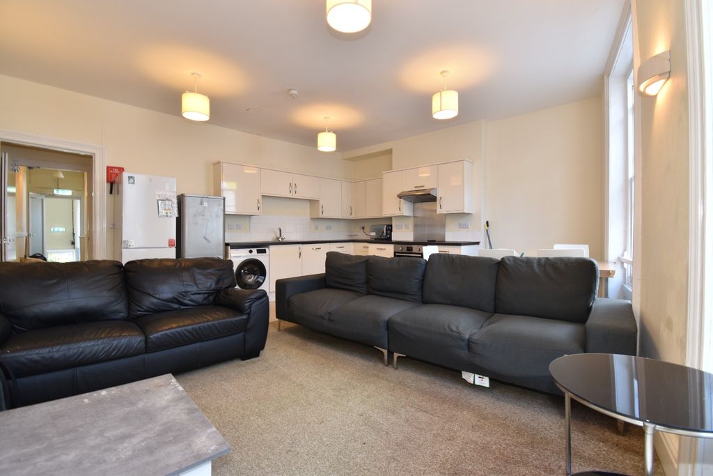 6 bed flat to rentMarket Street, Falmouth TR11